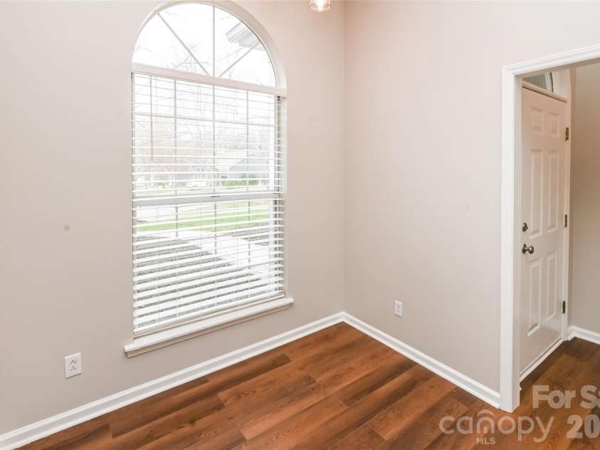 11358 Clayford Ridge, Charlotte, NC 28215.  MLS# CAR4415407, YatesRealty ID 44974. 