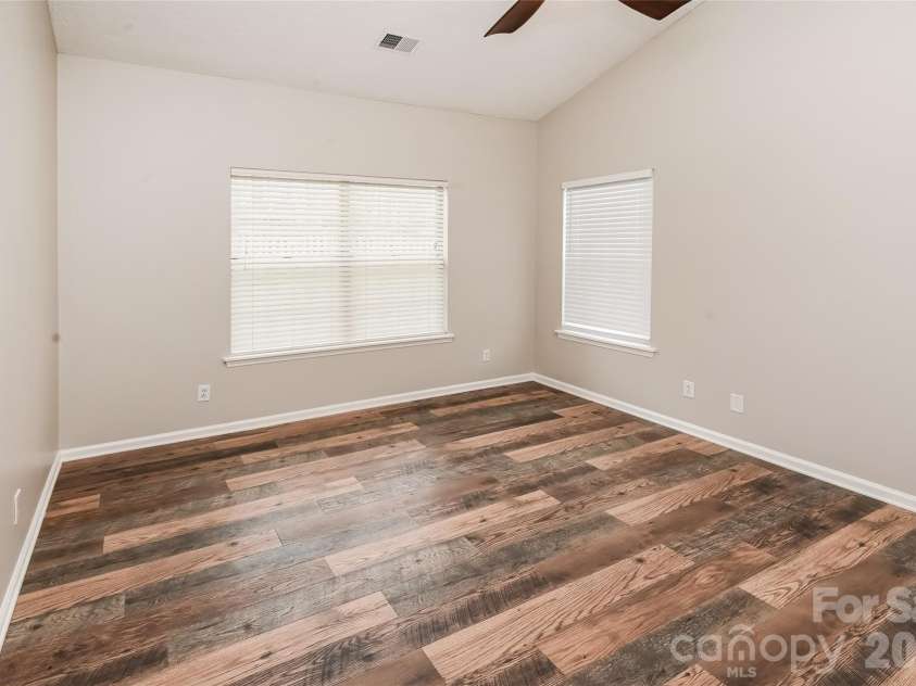 11358 Clayford Ridge, Charlotte, NC 28215.  MLS# CAR4415407, YatesRealty ID 44974. 