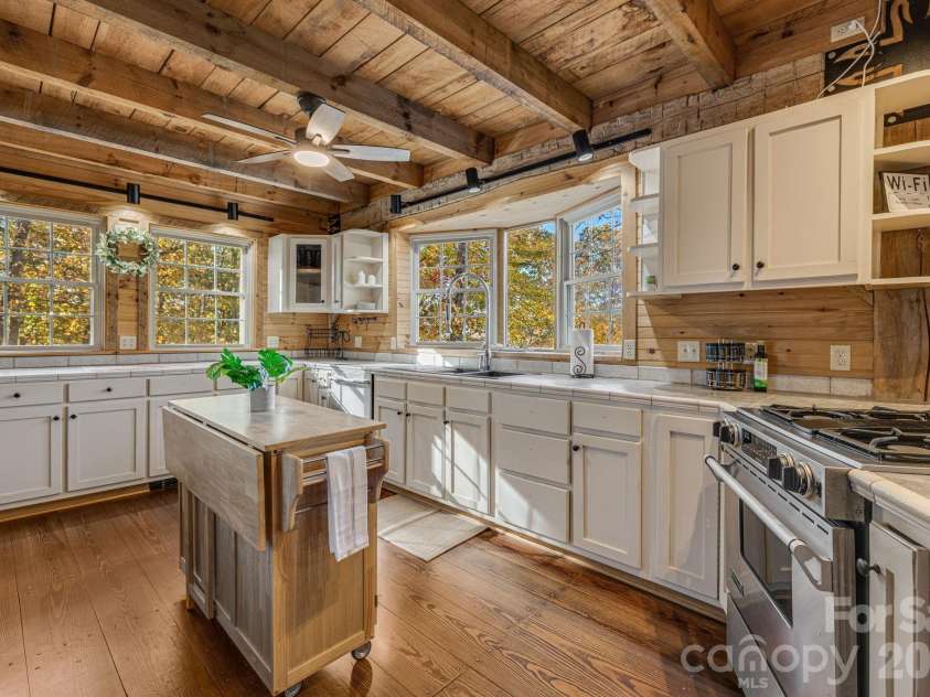185 Blossom Ridge, Leicester, NC 28748.  MLS# CAR4414286, YatesRealty ID 44975. 