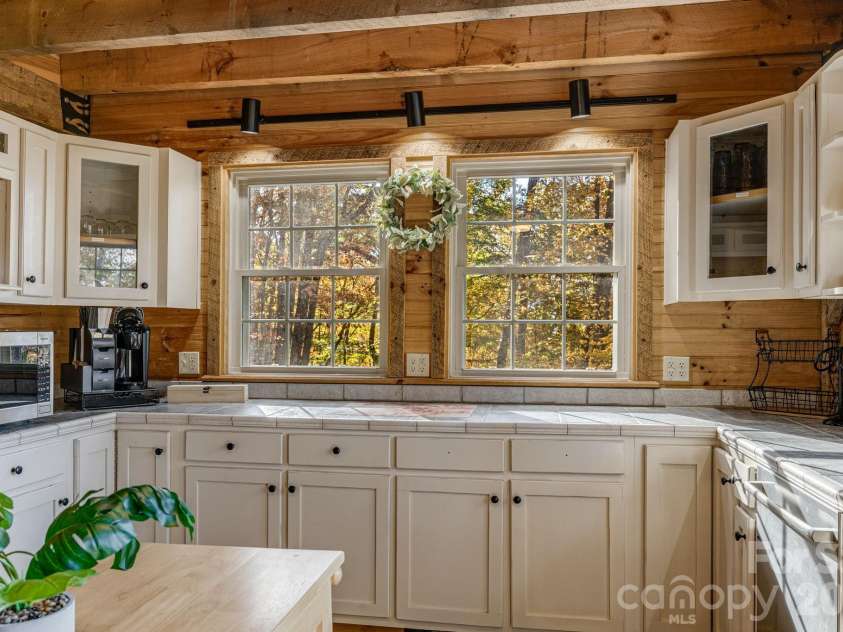 185 Blossom Ridge, Leicester, NC 28748.  MLS# CAR4414286, YatesRealty ID 44975. 