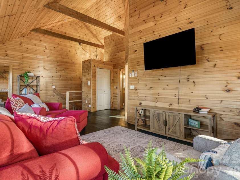 185 Blossom Ridge, Leicester, NC 28748.  MLS# CAR4414286, YatesRealty ID 44975. 