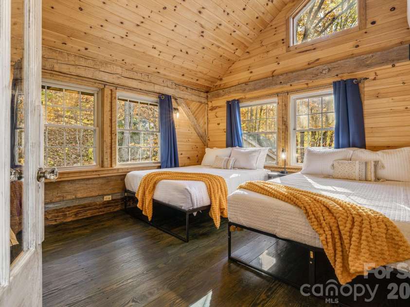 185 Blossom Ridge, Leicester, NC 28748.  MLS# CAR4414286, YatesRealty ID 44975. 