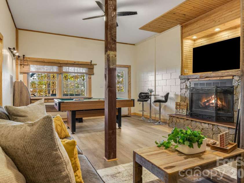 185 Blossom Ridge, Leicester, NC 28748.  MLS# CAR4414286, YatesRealty ID 44975. 