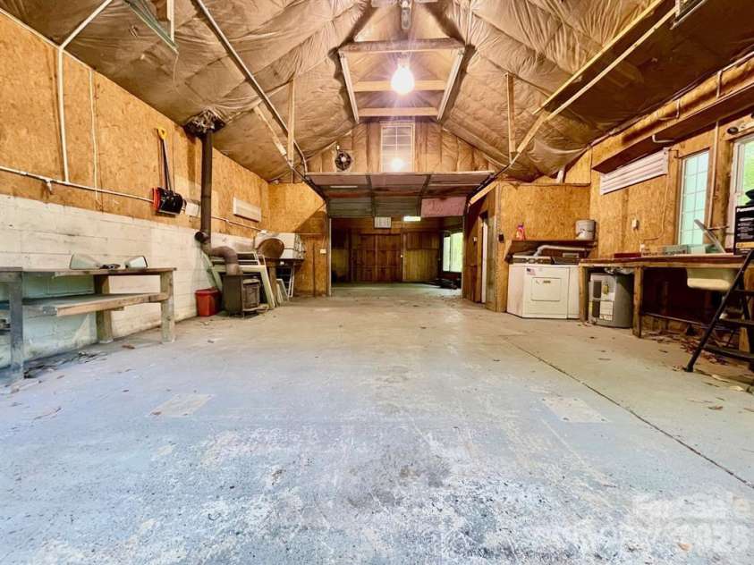 185 Blossom Ridge, Leicester, NC 28748.  MLS# CAR4414286, YatesRealty ID 44975. Detached warehouse garage