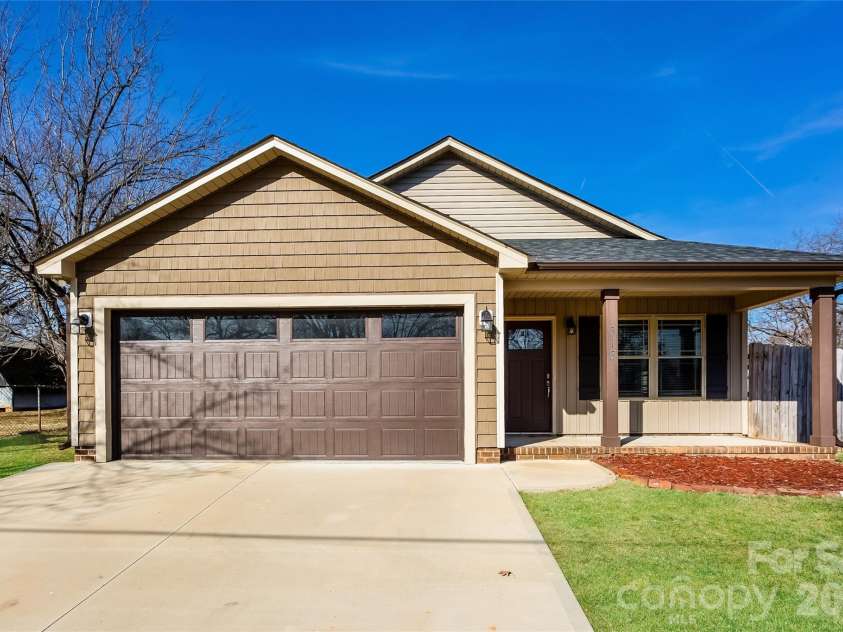 313 24th Street, Kannapolis, NC 28083.  MLS# CAR4415461, YatesRealty ID 44976. 