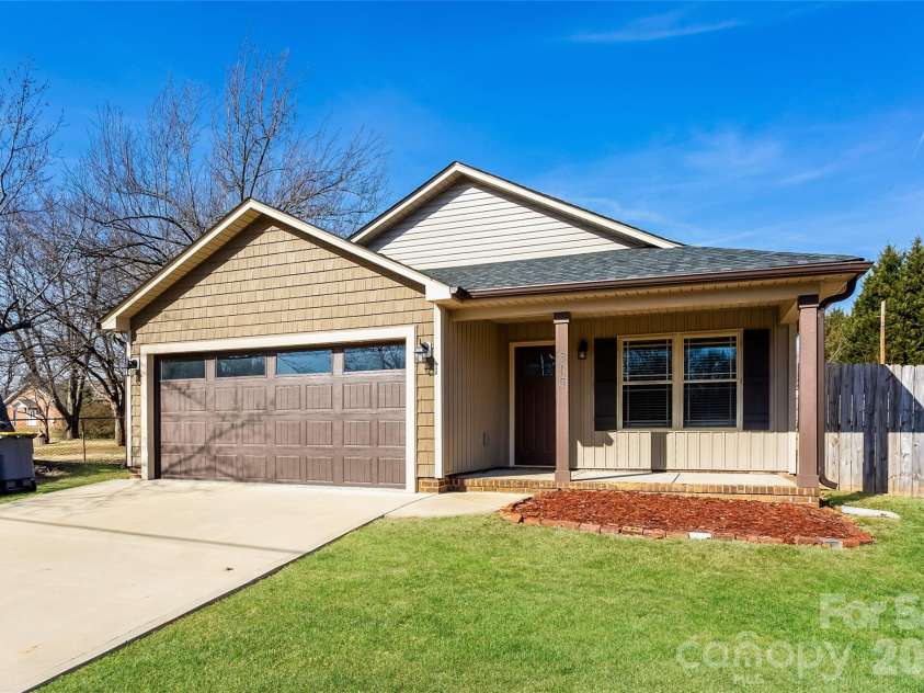 313 24th Street, Kannapolis, NC 28083.  MLS# CAR4415461, YatesRealty ID 44976. 