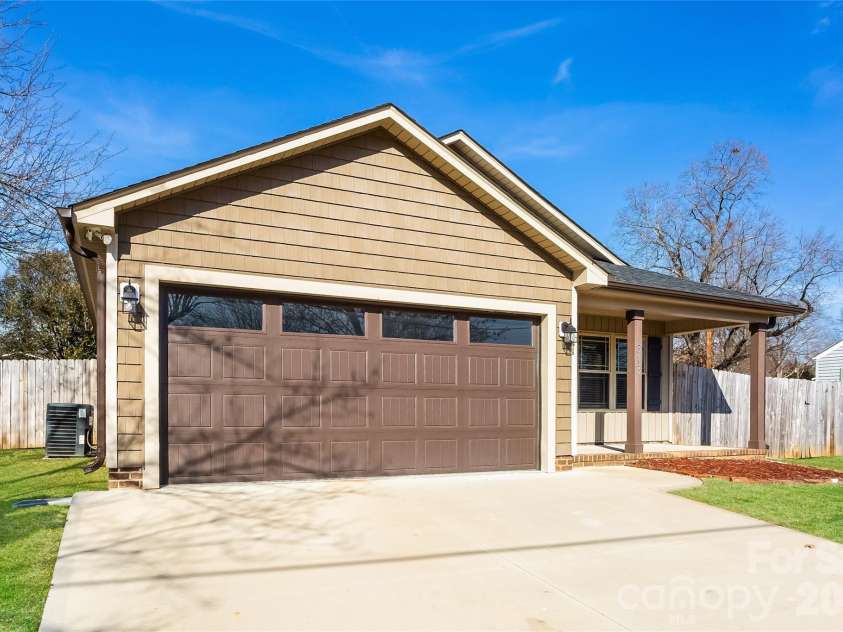 313 24th Street, Kannapolis, NC 28083.  MLS# CAR4415461, YatesRealty ID 44976. 