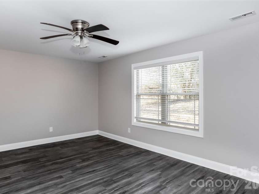 313 24th Street, Kannapolis, NC 28083.  MLS# CAR4415461, YatesRealty ID 44976. 