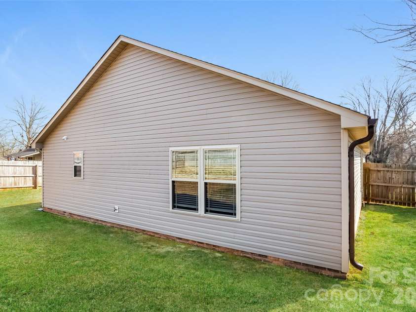 313 24th Street, Kannapolis, NC 28083.  MLS# CAR4415461, YatesRealty ID 44976. 
