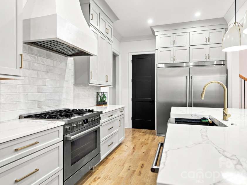 1329 Bywood Lane, Charlotte, NC 28209.  MLS# CAR4406580, YatesRealty ID 44979. 