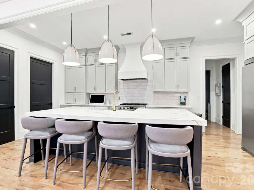 1329 Bywood Lane, Charlotte, NC 28209.  MLS# CAR4406580, YatesRealty ID 44979. 