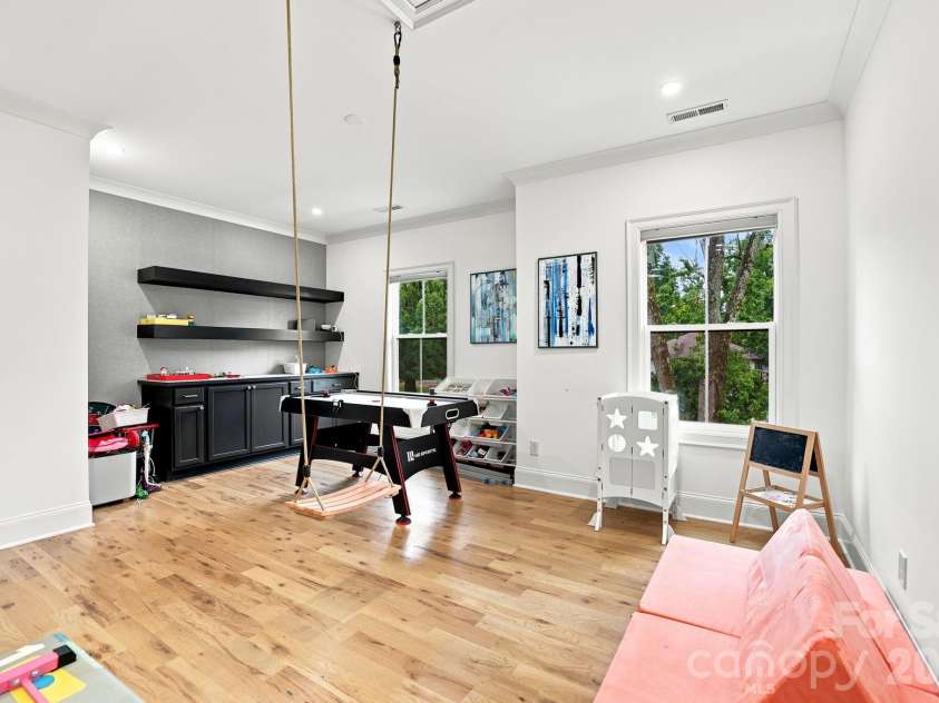 1329 Bywood Lane, Charlotte, NC 28209.  MLS# CAR4406580, YatesRealty ID 44979. 