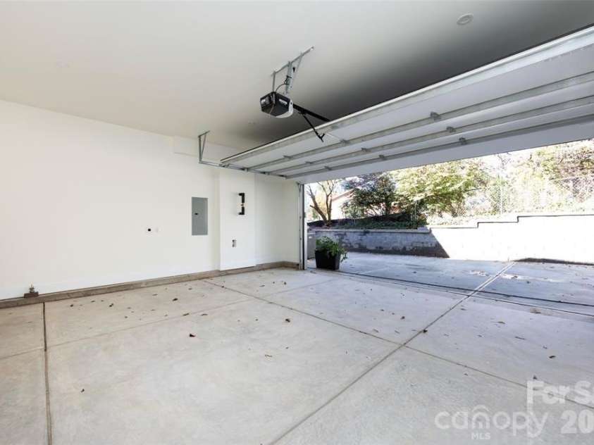 1329 Bywood Lane, Charlotte, NC 28209.  MLS# CAR4406580, YatesRealty ID 44979. 