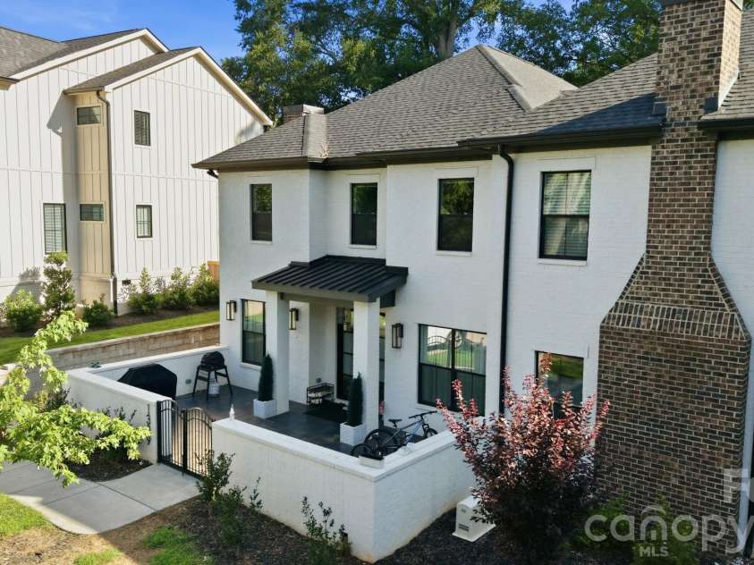 1329 Bywood Lane, Charlotte, NC 28209.  MLS# CAR4406580, YatesRealty ID 44979. 
