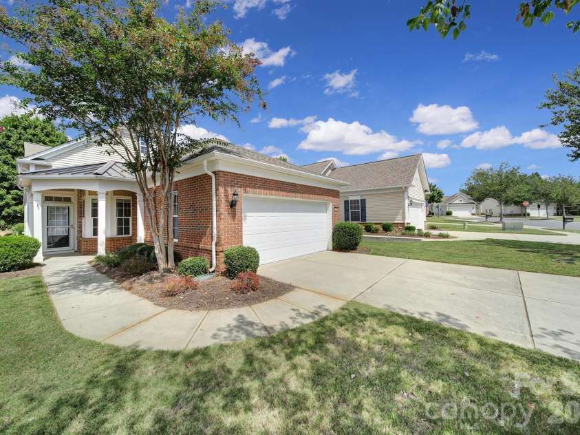 5018 Grandview Drive, Fort Mill, SC 29707.  MLS# CAR4299225, YatesRealty ID 4498. 
