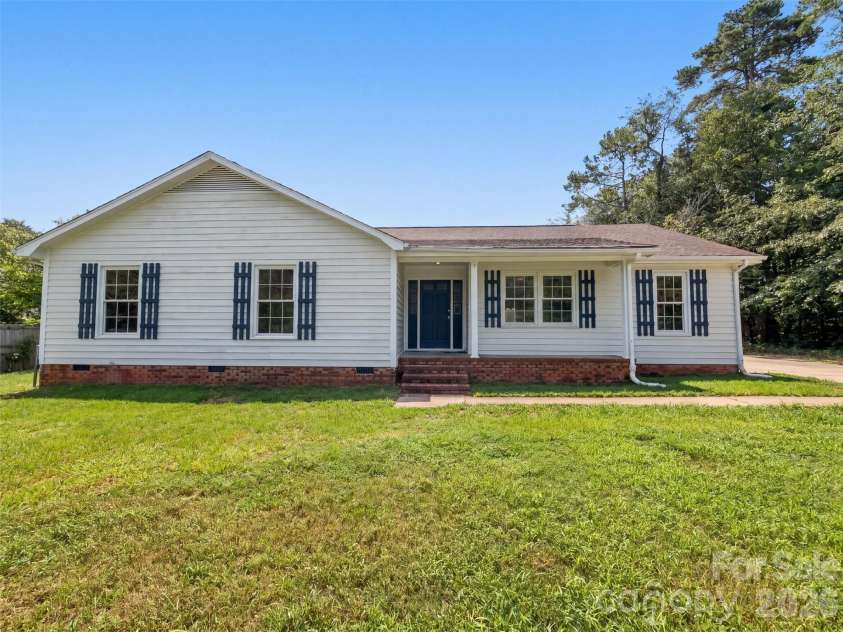 4202 Wrentree Drive, Dallas, NC 28034.  MLS# CAR4415605, YatesRealty ID 44980. 