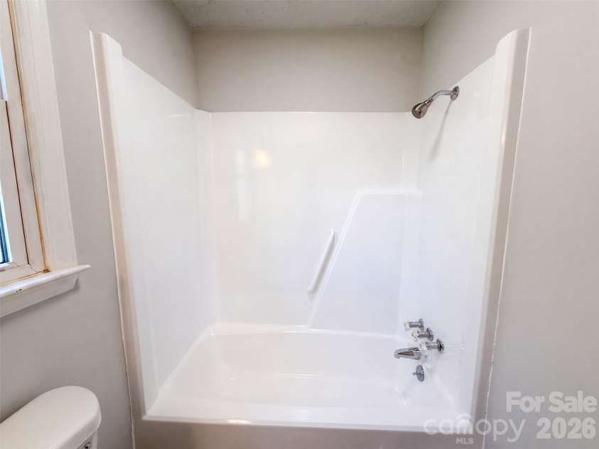 4202 Wrentree Drive, Dallas, NC 28034.  MLS# CAR4415605, YatesRealty ID 44980. 