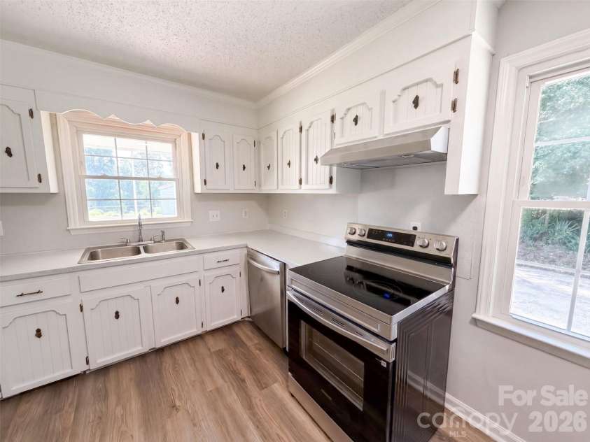 4202 Wrentree Drive, Dallas, NC 28034.  MLS# CAR4415605, YatesRealty ID 44980. 