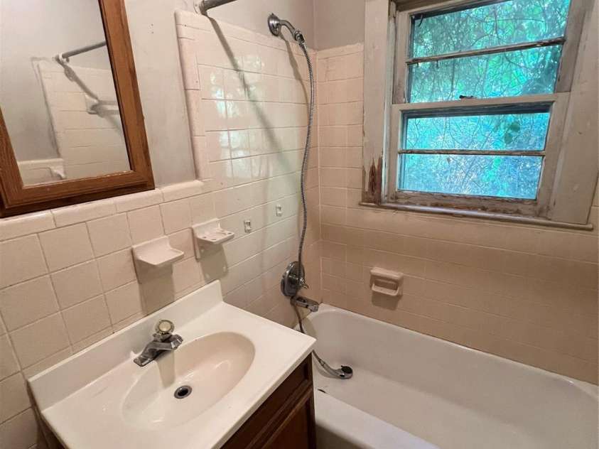 215 Factory Street, Biscoe, NC 27209.  MLS# CAR4415538, YatesRealty ID 44981. Bathroom
