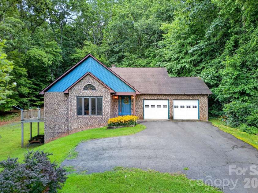 108 Shenandoah Drive, Burnsville, NC 28714.  MLS# CAR4415597, YatesRealty ID 44982. 