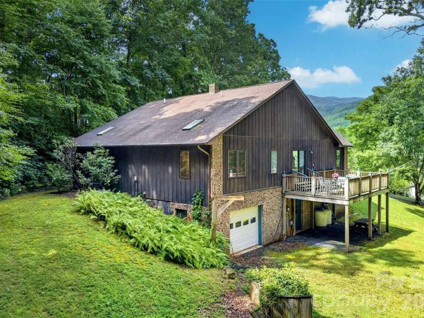 108 Shenandoah Drive, Burnsville, NC 28714.  MLS# CAR4415597, YatesRealty ID 44982. 