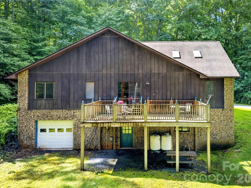 108 Shenandoah Drive, Burnsville, NC 28714.  MLS# CAR4415597, YatesRealty ID 44982. 