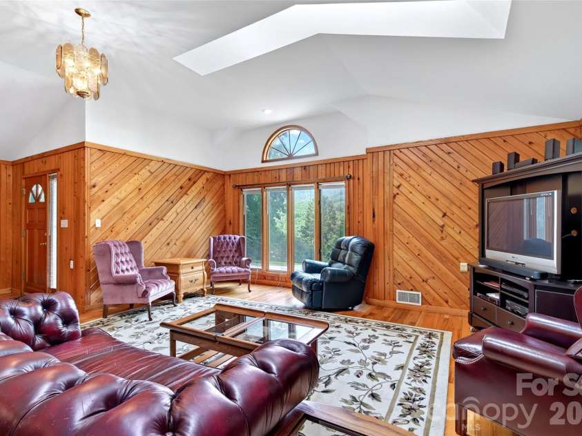 108 Shenandoah Drive, Burnsville, NC 28714.  MLS# CAR4415597, YatesRealty ID 44982. 