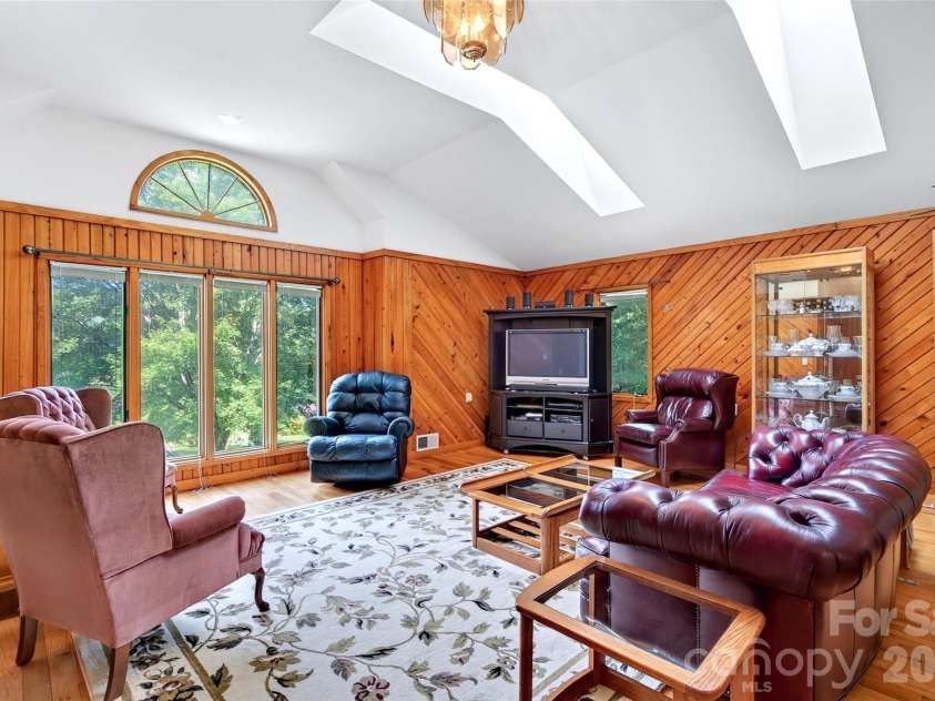 108 Shenandoah Drive, Burnsville, NC 28714.  MLS# CAR4415597, YatesRealty ID 44982. 