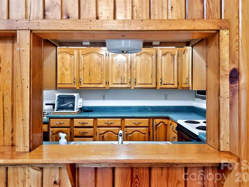 108 Shenandoah Drive, Burnsville, NC 28714.  MLS# CAR4415597, YatesRealty ID 44982. 