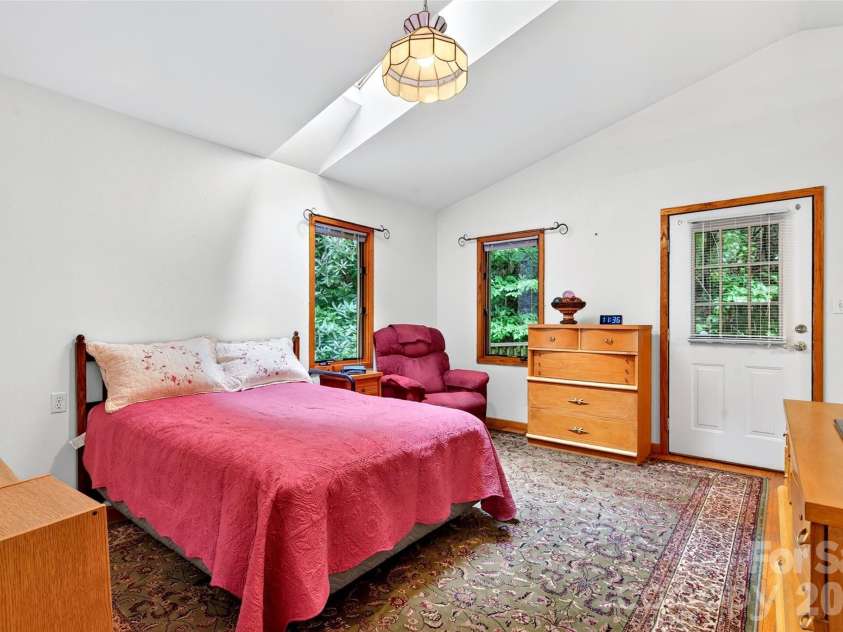 108 Shenandoah Drive, Burnsville, NC 28714.  MLS# CAR4415597, YatesRealty ID 44982. 