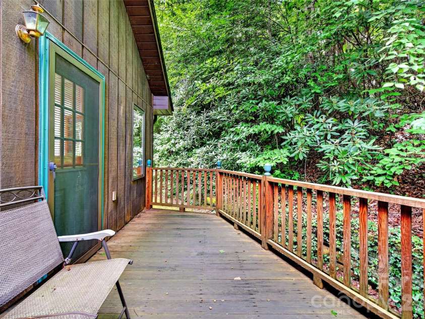108 Shenandoah Drive, Burnsville, NC 28714.  MLS# CAR4415597, YatesRealty ID 44982. 