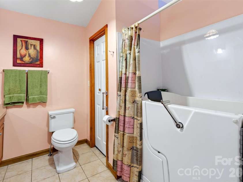 108 Shenandoah Drive, Burnsville, NC 28714.  MLS# CAR4415597, YatesRealty ID 44982. 
