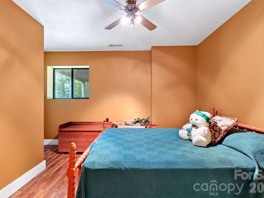 108 Shenandoah Drive, Burnsville, NC 28714.  MLS# CAR4415597, YatesRealty ID 44982. 