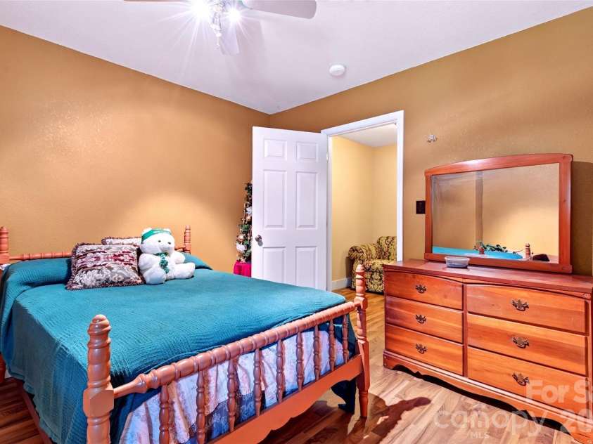 108 Shenandoah Drive, Burnsville, NC 28714.  MLS# CAR4415597, YatesRealty ID 44982. 