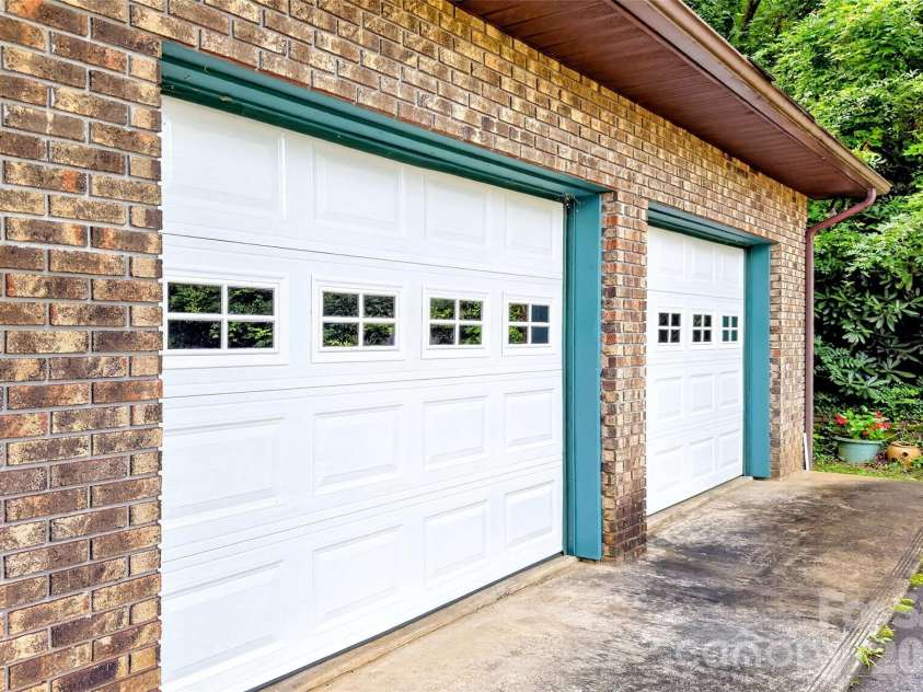 108 Shenandoah Drive, Burnsville, NC 28714.  MLS# CAR4415597, YatesRealty ID 44982. 