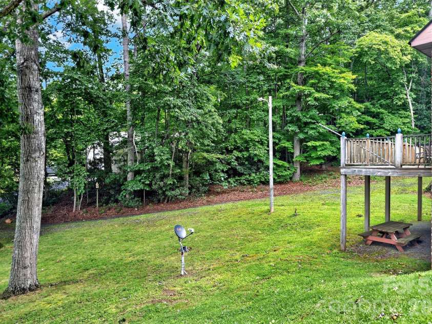 108 Shenandoah Drive, Burnsville, NC 28714.  MLS# CAR4415597, YatesRealty ID 44982. 