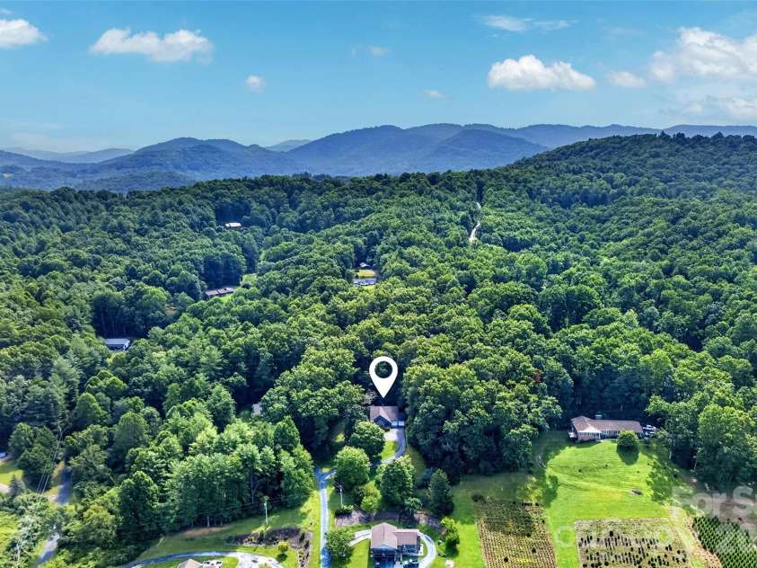 108 Shenandoah Drive, Burnsville, NC 28714.  MLS# CAR4415597, YatesRealty ID 44982. 