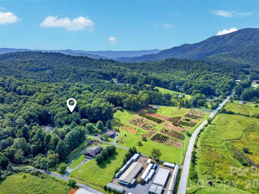 108 Shenandoah Drive, Burnsville, NC 28714.  MLS# CAR4415597, YatesRealty ID 44982. 