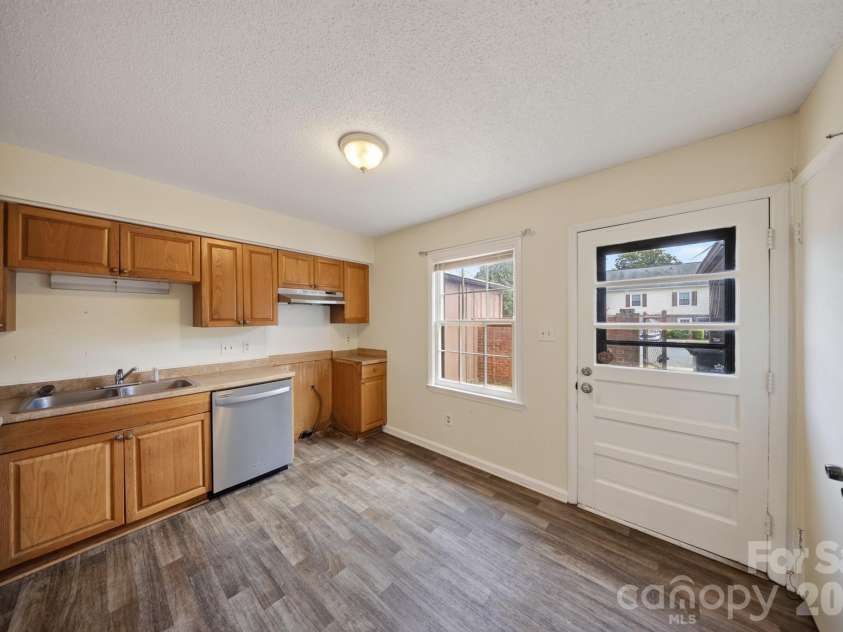 6835 Farmingdale Drive, Charlotte, NC 28212.  MLS# CAR4412722, YatesRealty ID 44983. 