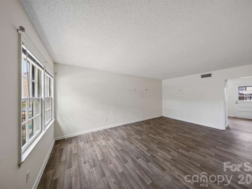 6835 Farmingdale Drive, Charlotte, NC 28212.  MLS# CAR4412722, YatesRealty ID 44983. 