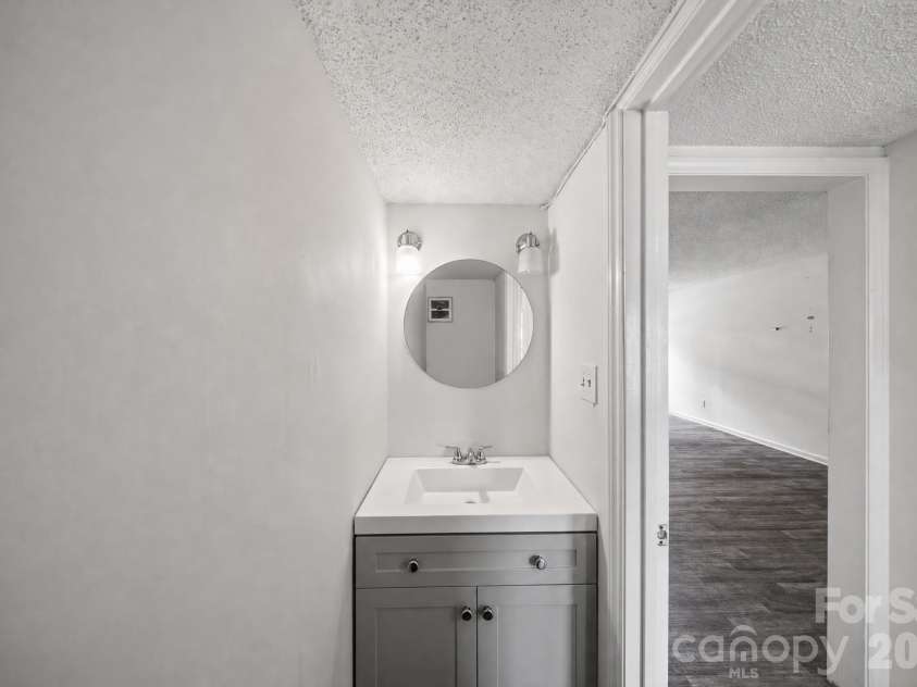 6835 Farmingdale Drive, Charlotte, NC 28212.  MLS# CAR4412722, YatesRealty ID 44983. 