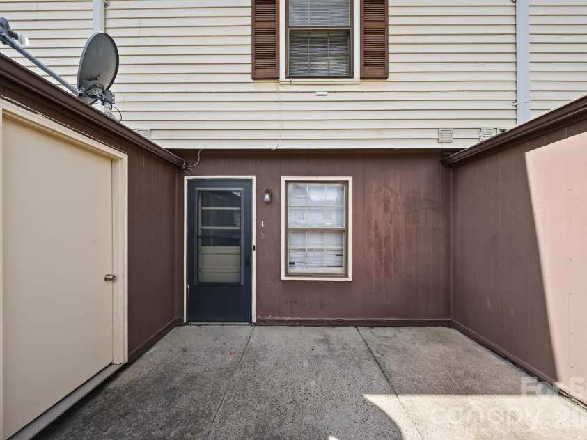 6835 Farmingdale Drive, Charlotte, NC 28212.  MLS# CAR4412722, YatesRealty ID 44983. 