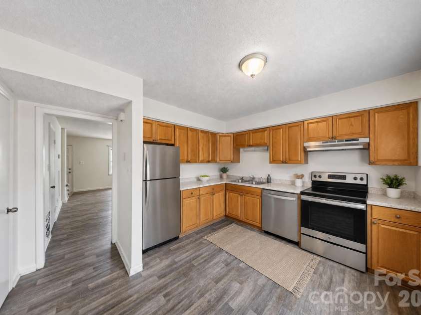 6835 Farmingdale Drive, Charlotte, NC 28212.  MLS# CAR4412722, YatesRealty ID 44983. Staged