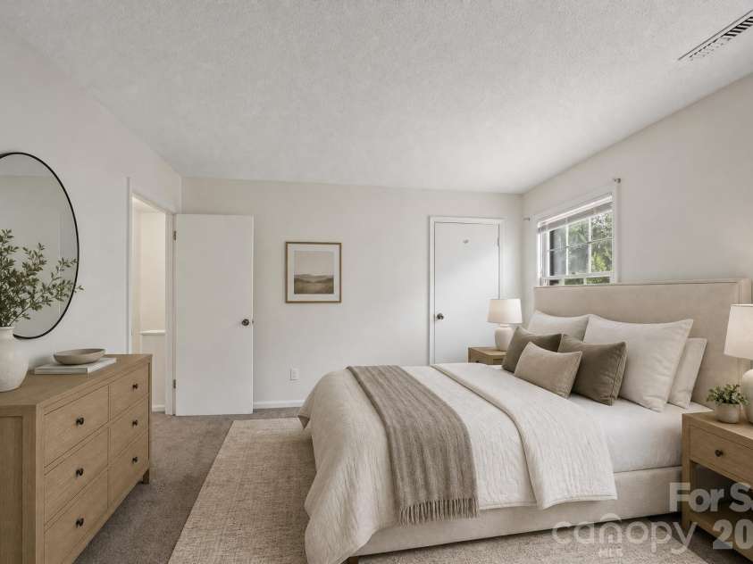 6835 Farmingdale Drive, Charlotte, NC 28212.  MLS# CAR4412722, YatesRealty ID 44983. Staged
