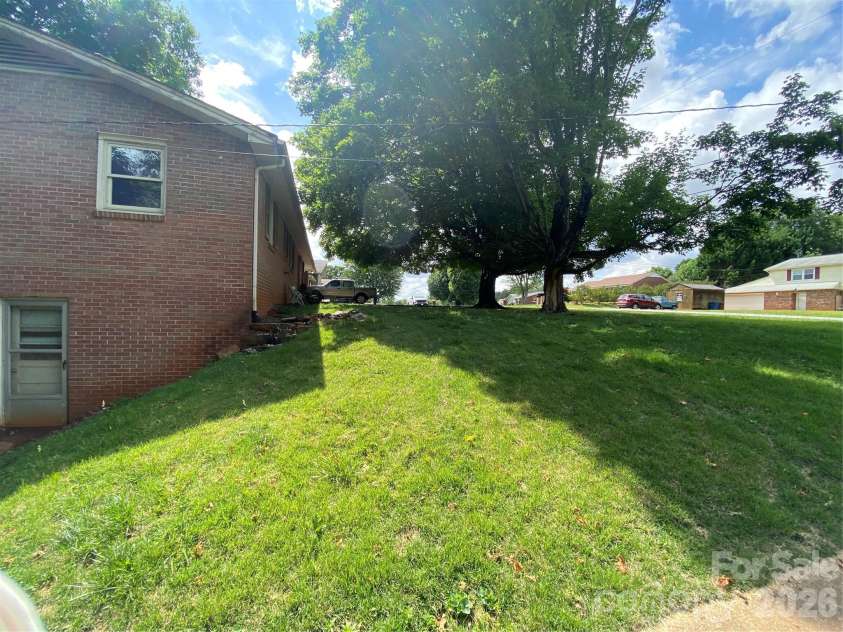 2071 Colonial Lane, Hickory, NC 28601.  MLS# CAR4385886, YatesRealty ID 44984. 
