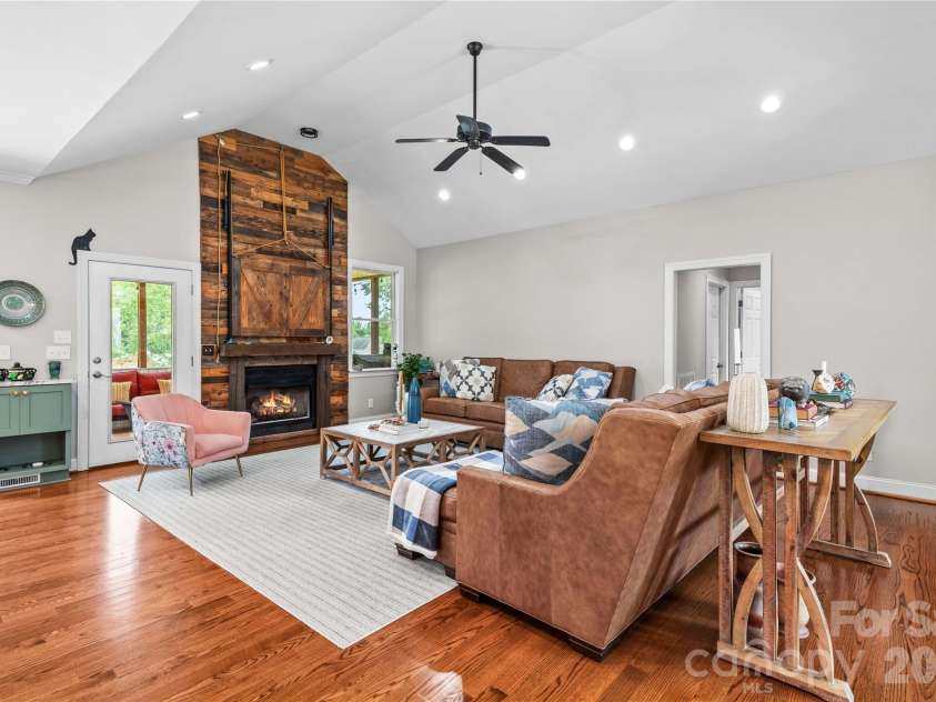 209 Seven Springs Loop, Statesville, NC 28625.  MLS# CAR4415479, YatesRealty ID 44985. 