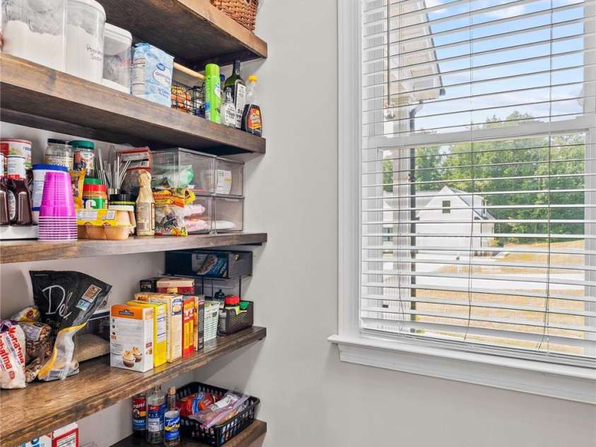 209 Seven Springs Loop, Statesville, NC 28625.  MLS# CAR4415479, YatesRealty ID 44985. 