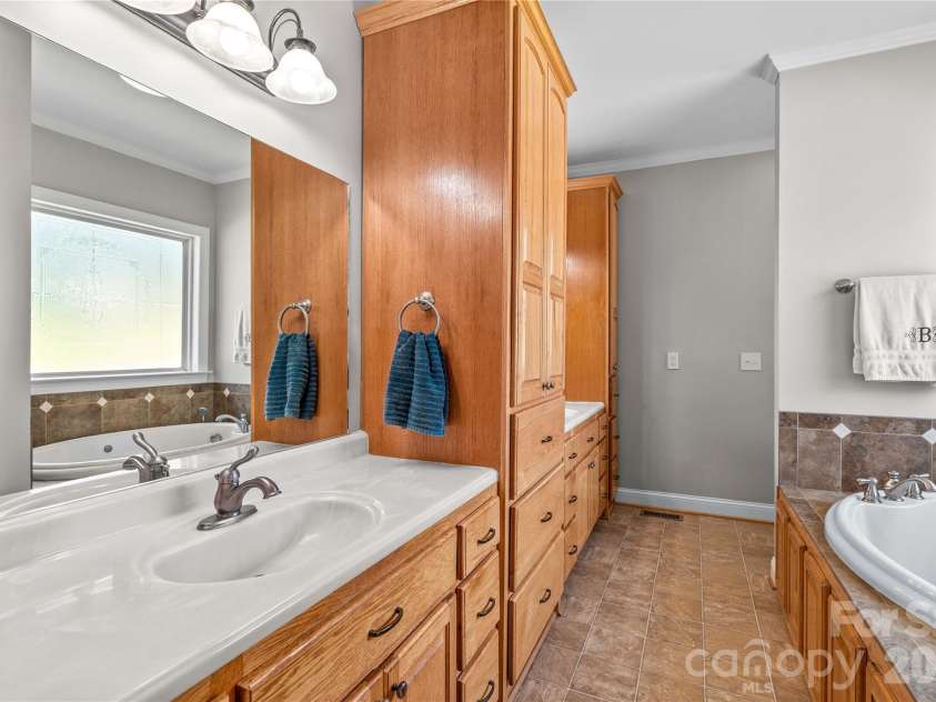 209 Seven Springs Loop, Statesville, NC 28625.  MLS# CAR4415479, YatesRealty ID 44985. 