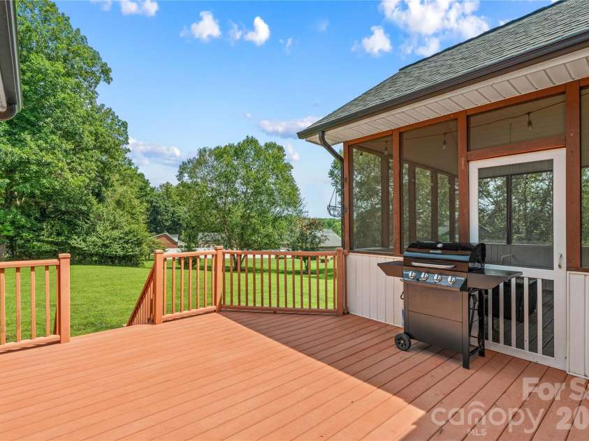 209 Seven Springs Loop, Statesville, NC 28625.  MLS# CAR4415479, YatesRealty ID 44985. 