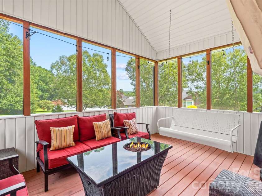 209 Seven Springs Loop, Statesville, NC 28625.  MLS# CAR4415479, YatesRealty ID 44985. 